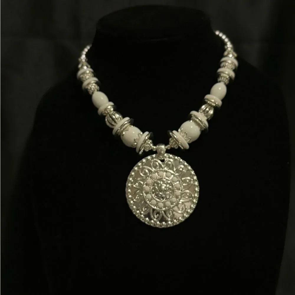LIVE SHOW NECKLACE - Picture 14 of 14